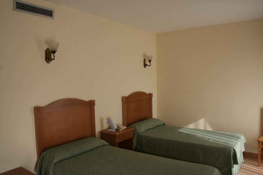 Hotel Austria 76 Puerto de Sagunto Room photo